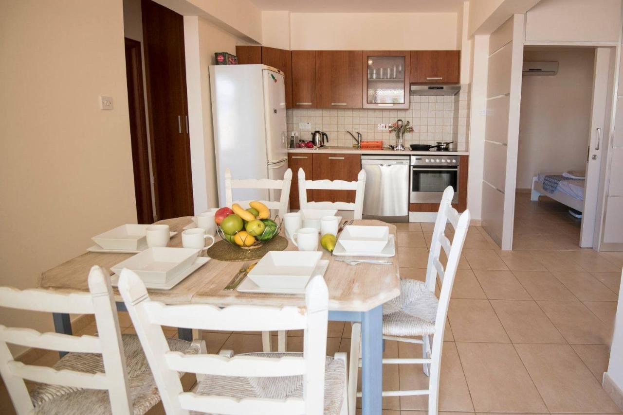 Apartments For Holidays Paralímni Extérieur photo